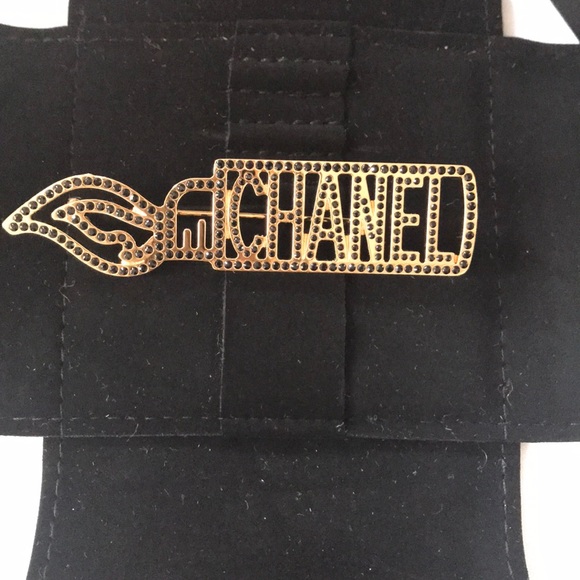 CHANEL Accessories - Chanel brooch black and gold